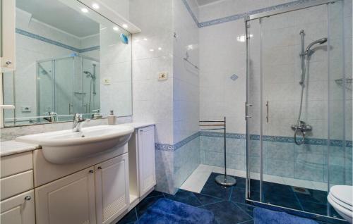 Koupelna v ubytování 1 Bedroom Awesome Apartment In Piran