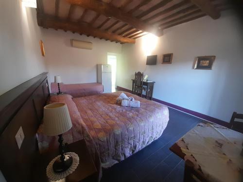 a bedroom with a large bed in a room at Il Sentiero in Acquapendente