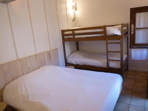 Кровать или кровати в номере Hotel de la Bonnheure