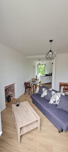 A seating area at Appartement confort deux Etoiles