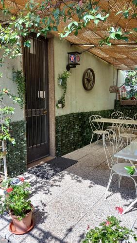 an open door to a patio with a table and chairs at Rooms & Breakfast - La Tana del Luppolo in Valmadrera