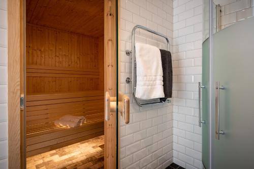 a bathroom with a sauna with a glass shower backdoor at Fregatten Bed & Breakfast in Karlskrona