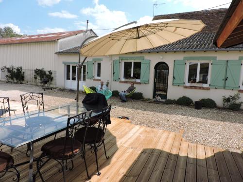 Piscine de l'établissement La Sportive Gite 3 chambres, 3 SDB, 3 wc, terrasse, draps et ménage inclus ou située à proximité