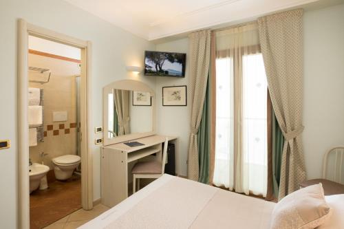 Imagem da galeria de Hotel Gardenia Sorrento em Sorrento