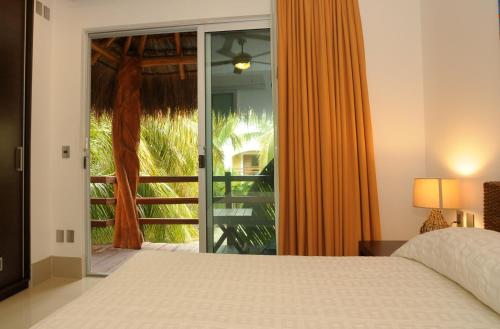 En eller flere senger på et rom på Hotel Riviera Caribe Maya