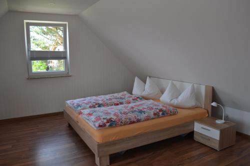 a bedroom with a bed and a window at Aniger in Wustrow