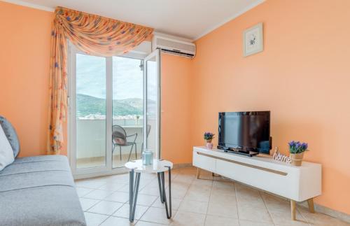 The best OLD TOWN view apartment, 5 min walk, parking (2+2)