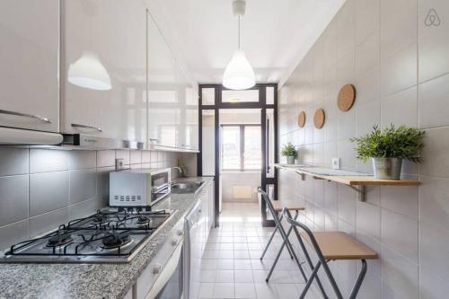 Gaia House - Apartamento com Metro à Porta e Centro Histórico Perto