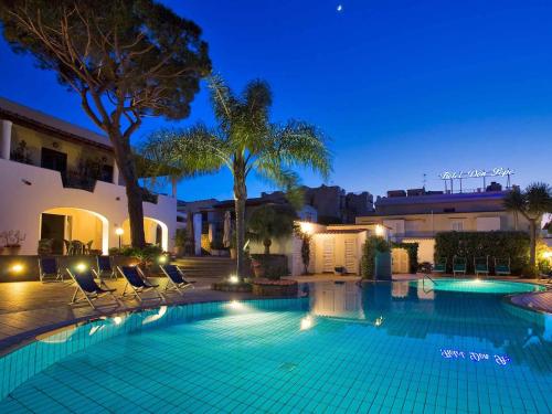 Hotel Terme Don Pepeの敷地内または近くにあるプール