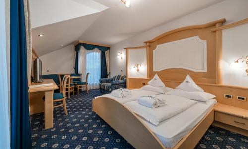 Postel nebo postele na pokoji v ubytování Alpenheim Charming & Spa Hotel