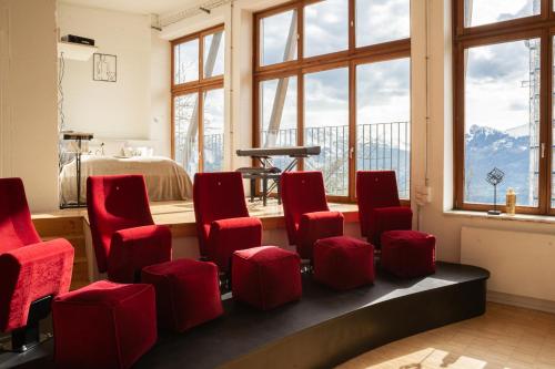 Area soggiorno di Loft with Home Cinema