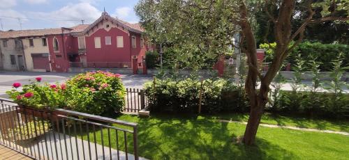 Κήπος έξω από το Nanda house