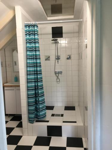 Ένα μπάνιο στο Nergena Zimmer Frei