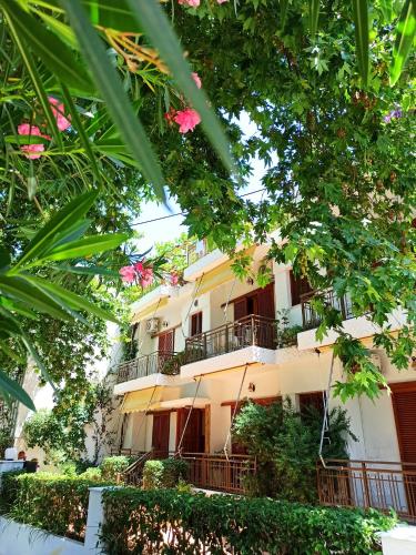 Gallery image of Papadioti Apartments in Pefki