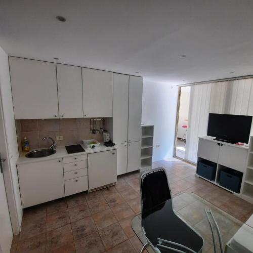 Dapur atau dapur kecil di Apartment Luka