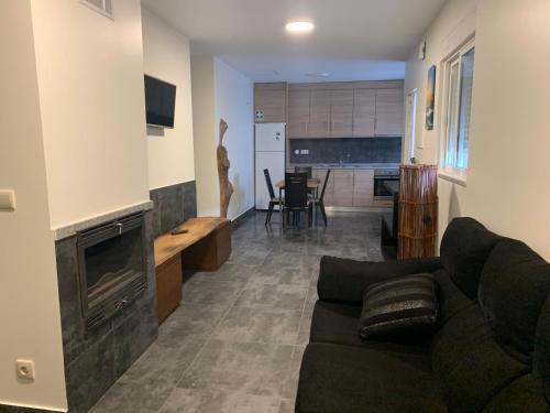 a living room with a couch and a kitchen at Casa da Ruela no Rodo in Peso da Régua