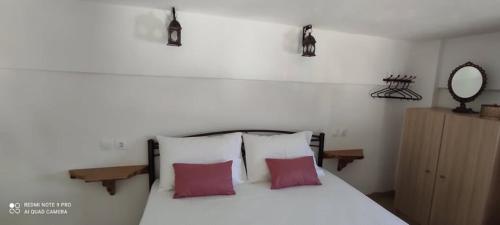 Кровать или кровати в номере Orange Garden Loft