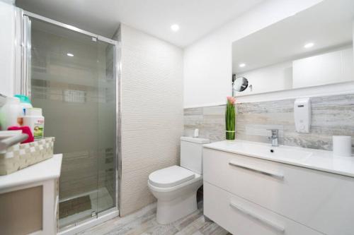 Luxury apt 1 MINUTE from the Beach of the Dunes