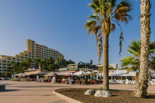 Luxury apt 1 MINUTE from the Beach of the Dunes