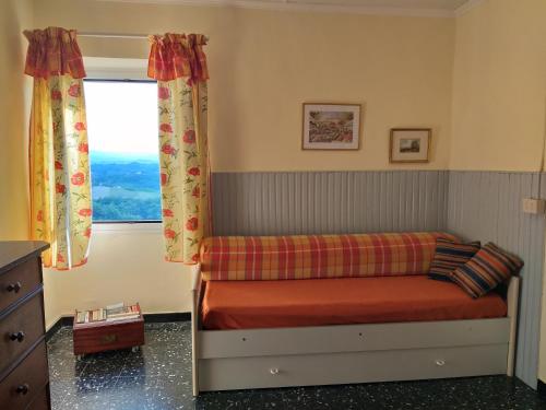 a small bedroom with a bed and a window at la punta dei crociati in Parodi Ligure