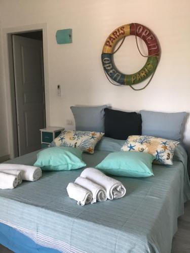 Postel nebo postele na pokoji v ubytování Luxury& Charme vista mare Sardinia House