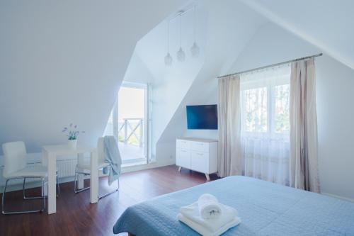 a bedroom with a bed and a desk and a table at roomsy guest house in Sopot
