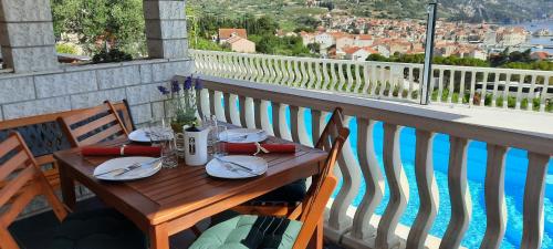 Gallery image of Apartments SUHO Komiza in Komiža