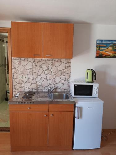 Kuchyňa alebo kuchynka v ubytovaní Apartments Maya
