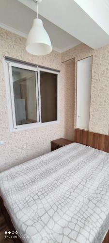 Giường trong phòng chung tại Apartments Vinogradnaya 188A