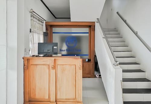 a staircase with a desk with a computer on it at RedDoorz Syariah near Sunrise Park Pangandaran in Pangandaran