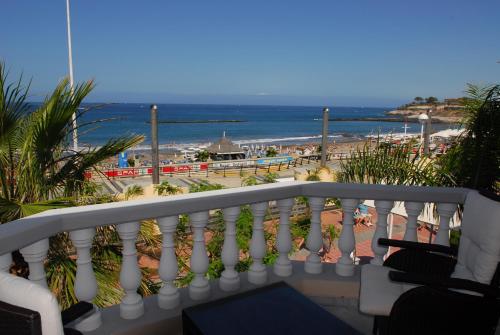 a balcony with a view of the beach and the ocean at Lagos de Fañabé Beach Resort in Adeje