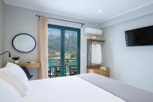 a bedroom with a bed and a window with a view at George Studios in Yenion