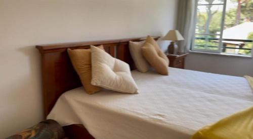 Postel nebo postele na pokoji v ubytování Praia da Falésia Alfa Mar Albufeira
