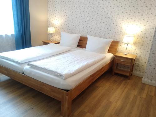 Tempat tidur dalam kamar di Altstadtpension Hameln