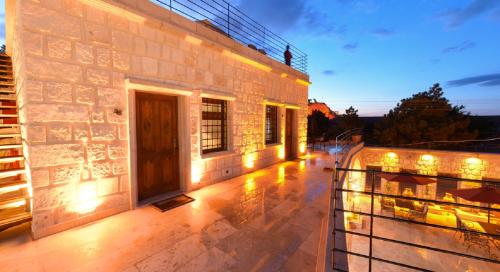 Un balcón o terraza de Pegas Cave Suites