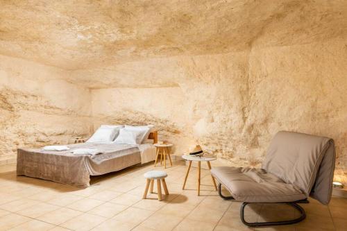 Posedenie v ubytovaní Nostos Cave Seaview Apartment