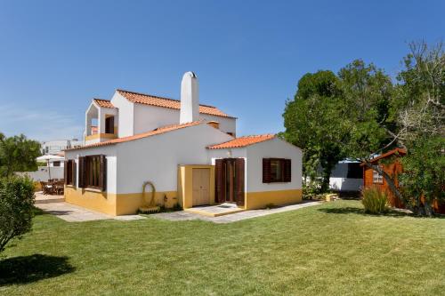 ALTIDO 3-BR Cottage with Terrace and Garden in Colares, Sintra – Updated  2022 Prices
