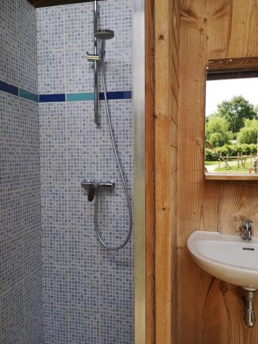 Bilik mandi di Domaine de Cavailla