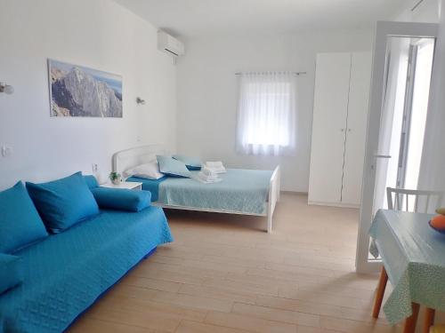 Posteľ alebo postele v izbe v ubytovaní Studio apartments Kiwi-near Paklenica NP