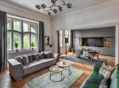 MN6 Luxury Suites by Adrez