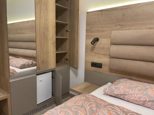 a small room with a bed and a closet at Villa Sanela in Pobegi