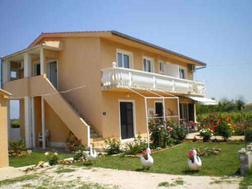 Apartment in Privlaka with sea view, balcony, air conditioning, W-LAN 667-3
