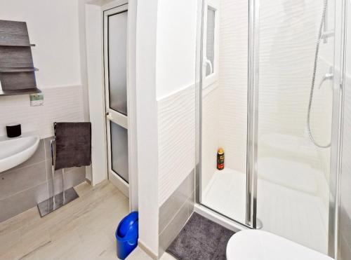 a bathroom with a shower and a toilet and a sink at Borgo 98 Guest House Matrimoniale con bagno privato in Livorno