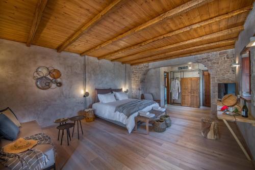 a bedroom with a bed and a living room at Brazzo di Maina in Oitylo