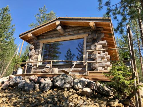 Log cabin in Lapland by the river