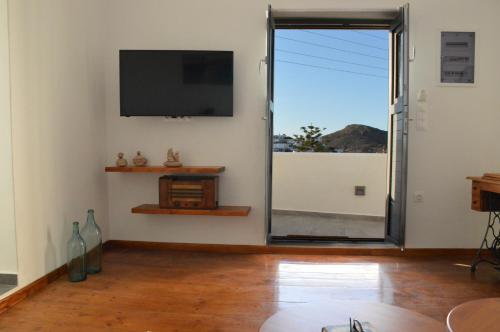 Μια τηλεόραση ή/και κέντρο ψυχαγωγίας στο Rhyolite Apartment