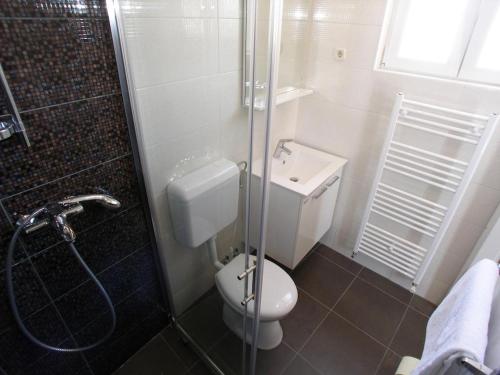 Koupelna v ubytování Studio apartment in Vodice with terrace, air conditioning, WiFi 4323-4