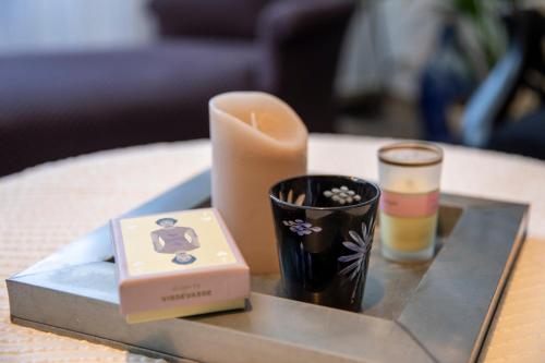 a tray with a candle and a candleholder on a table at Maison Ventoux 2 Luxe Calme Central Linge fourni in Malaucène