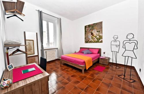 a bedroom with a bed and a mannequin in it at Borgo 98 Guest House Matrimoniale con bagno privato in Livorno