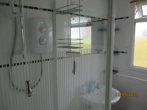 Vonios kambarys apgyvendinimo įstaigoje BUMBLEBEE